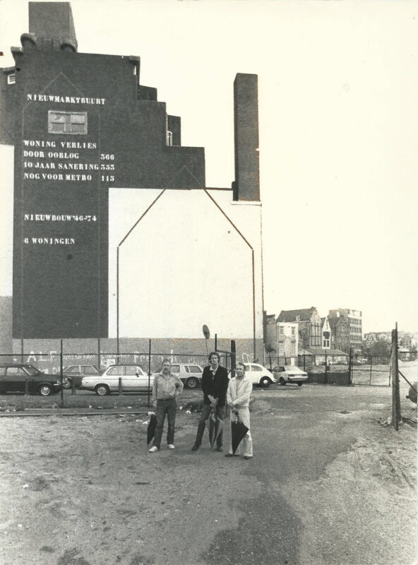 Louis van Gasteren, Bert Griepink, Jan Sierhuis tijdens het werk in het station Nieuwmarkt (foto 1980)