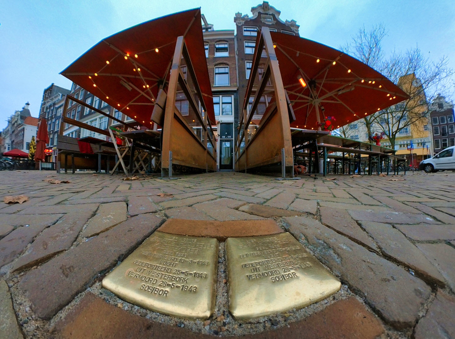 Struikelstenen Amsterdam Nieuwmarkt 13